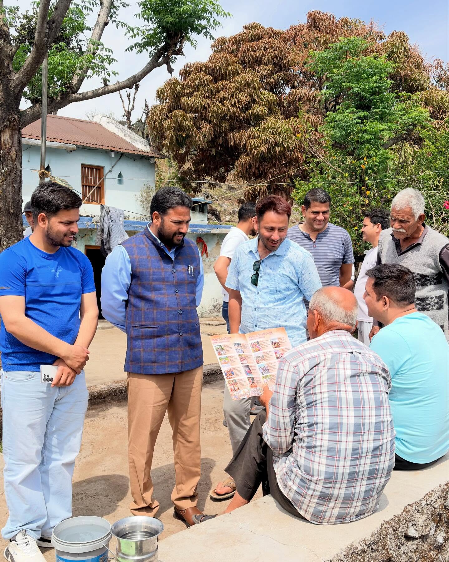 जनसंपर्क के दौरान क्षेत्रवासियों से मुलाकात…. post thumbnail image